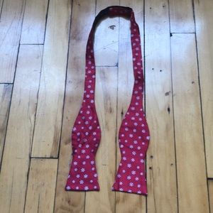 Vineyard Vines red snowflake bow tie